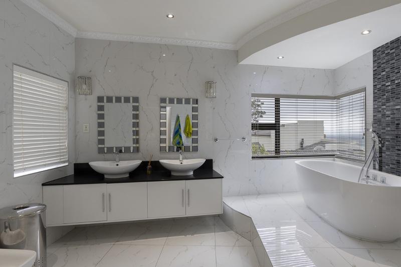9 Bedroom Property for Sale in Gordon Heights Western Cape